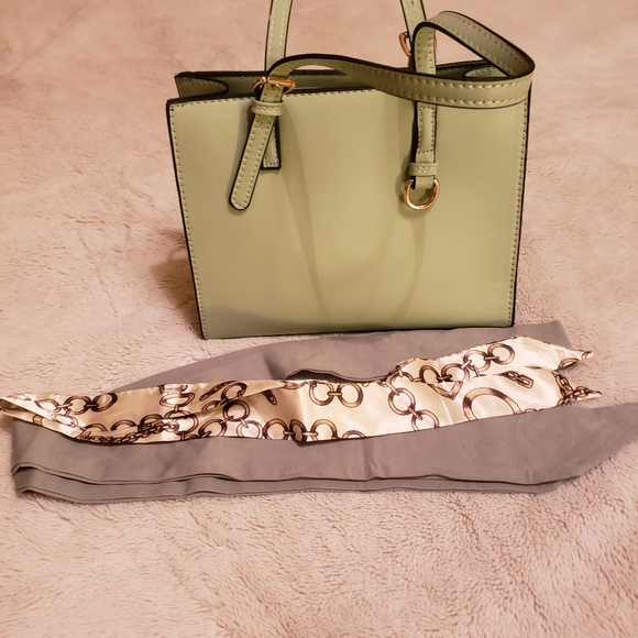 Green Handbag - Picture 3 of 11